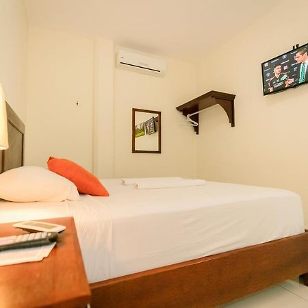 Hotel Mediterraneo Inn Santa Rosa de Lima Eksteriør bilde