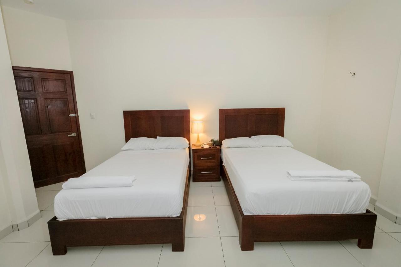 Hotel Mediterraneo Inn Santa Rosa de Lima Eksteriør bilde