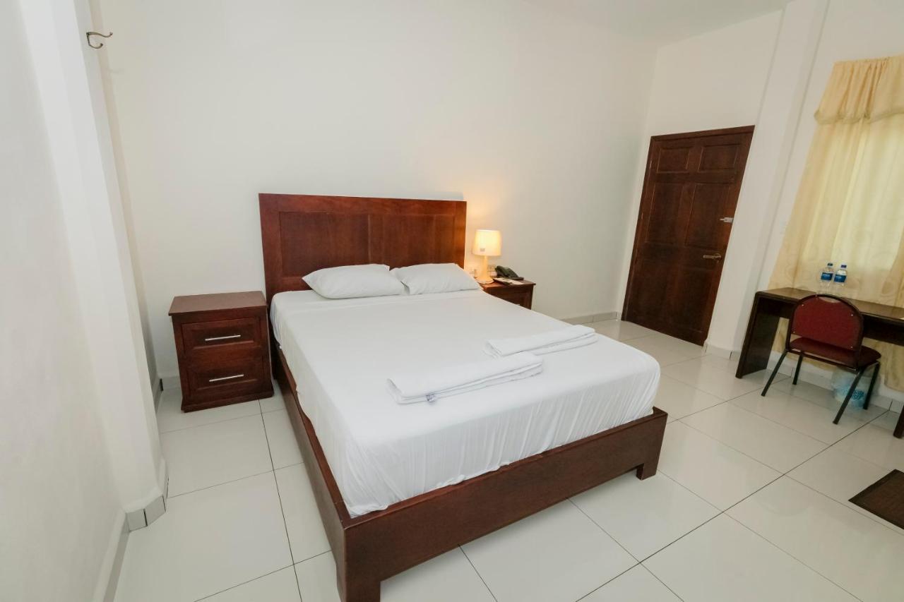 Hotel Mediterraneo Inn Santa Rosa de Lima Eksteriør bilde