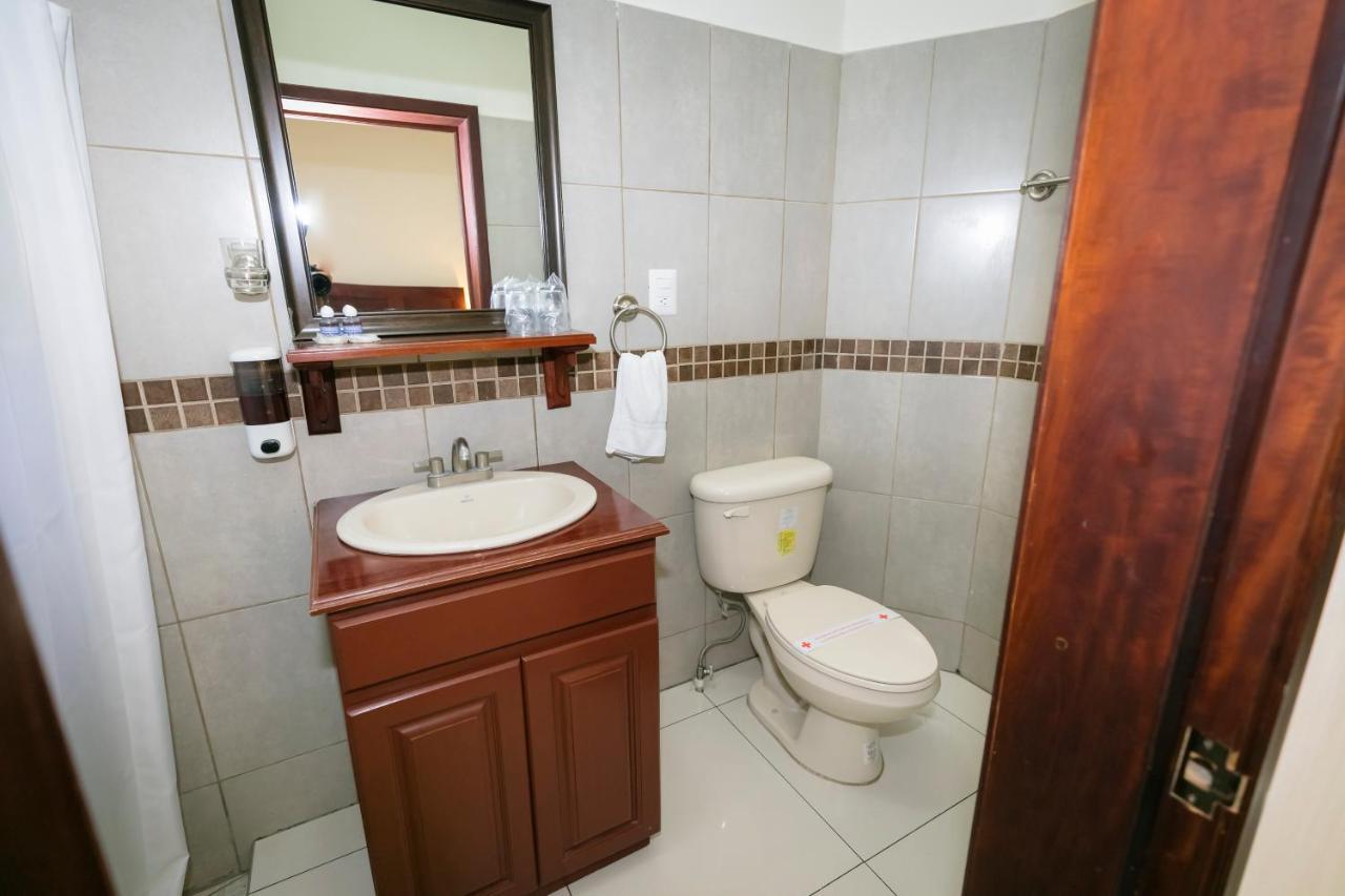 Hotel Mediterraneo Inn Santa Rosa de Lima Eksteriør bilde
