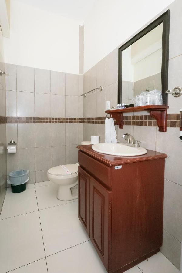 Hotel Mediterraneo Inn Santa Rosa de Lima Eksteriør bilde