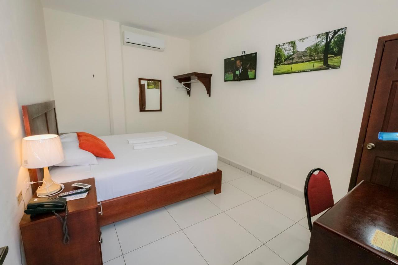Hotel Mediterraneo Inn Santa Rosa de Lima Eksteriør bilde