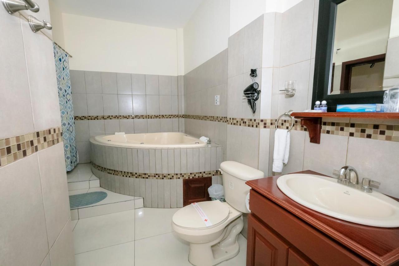 Hotel Mediterraneo Inn Santa Rosa de Lima Eksteriør bilde