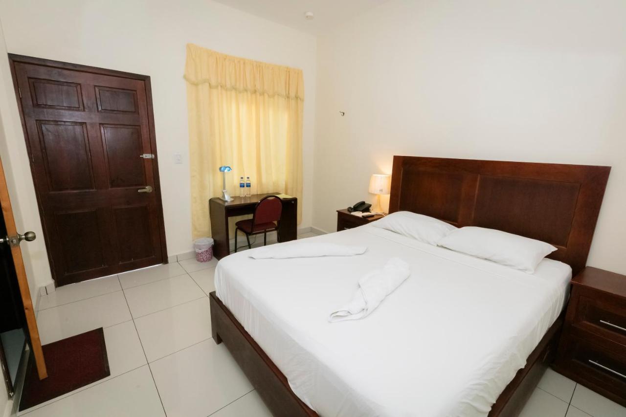 Hotel Mediterraneo Inn Santa Rosa de Lima Eksteriør bilde