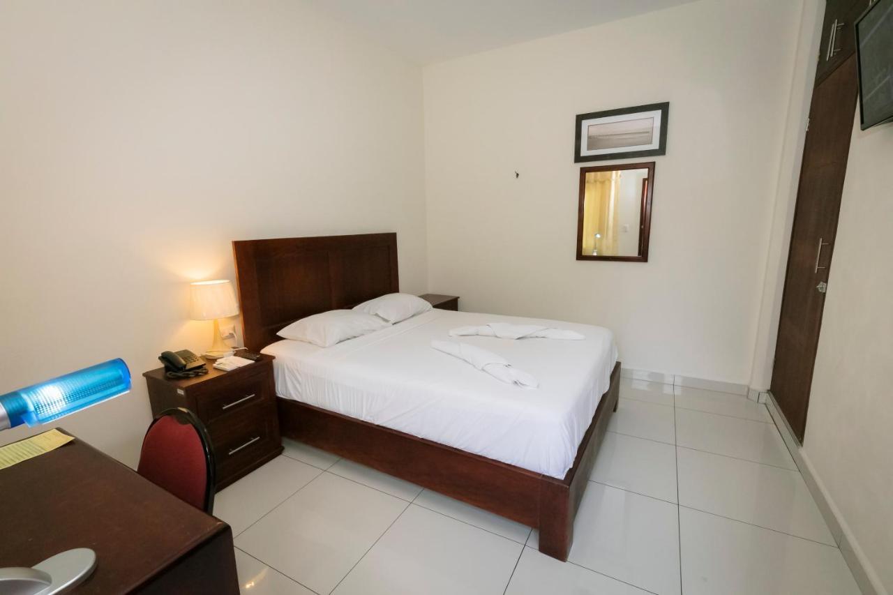Hotel Mediterraneo Inn Santa Rosa de Lima Eksteriør bilde