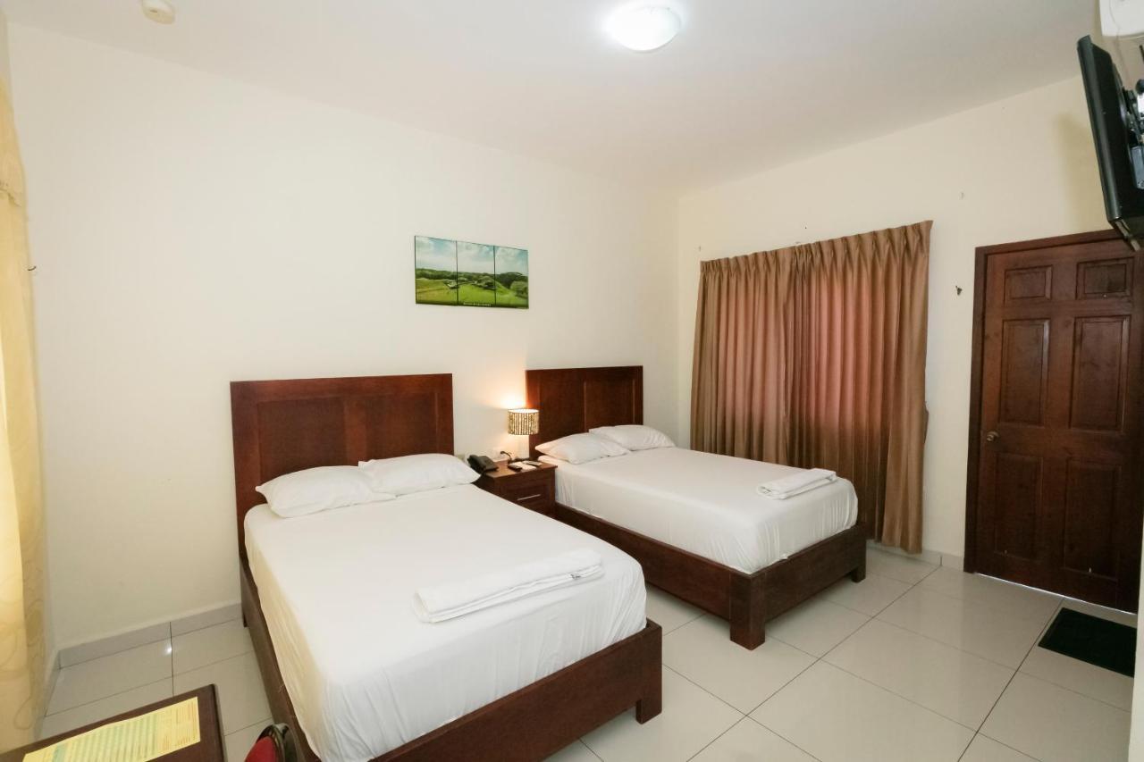 Hotel Mediterraneo Inn Santa Rosa de Lima Eksteriør bilde